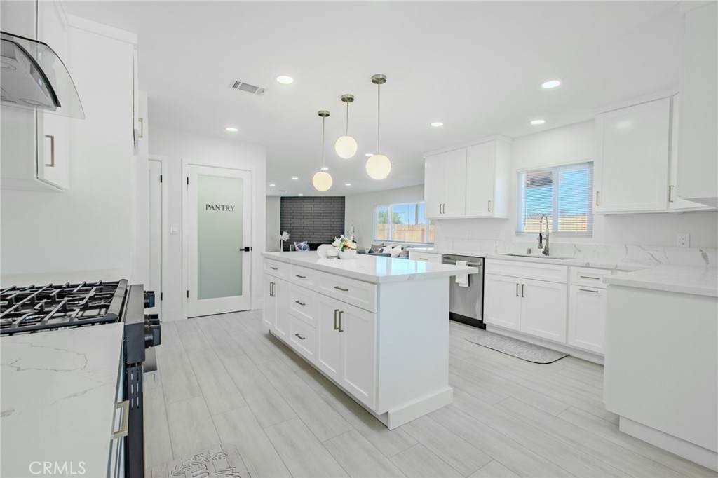 972 Lynwood - Photo 1