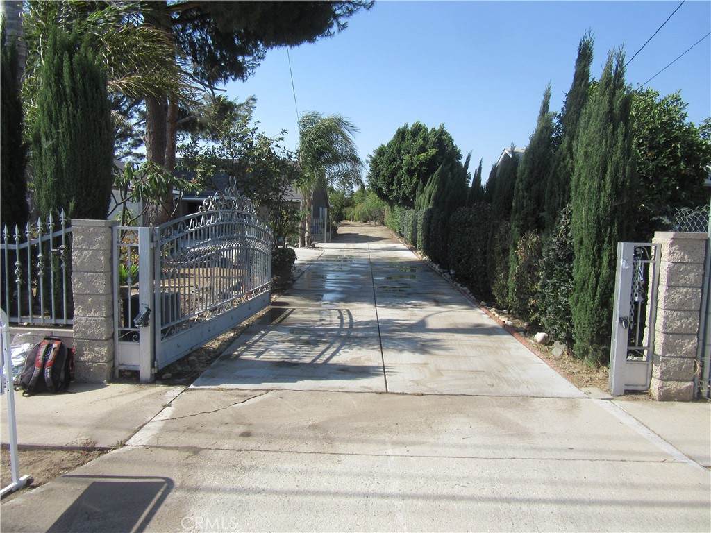 16592 Valencia - Photo 1
