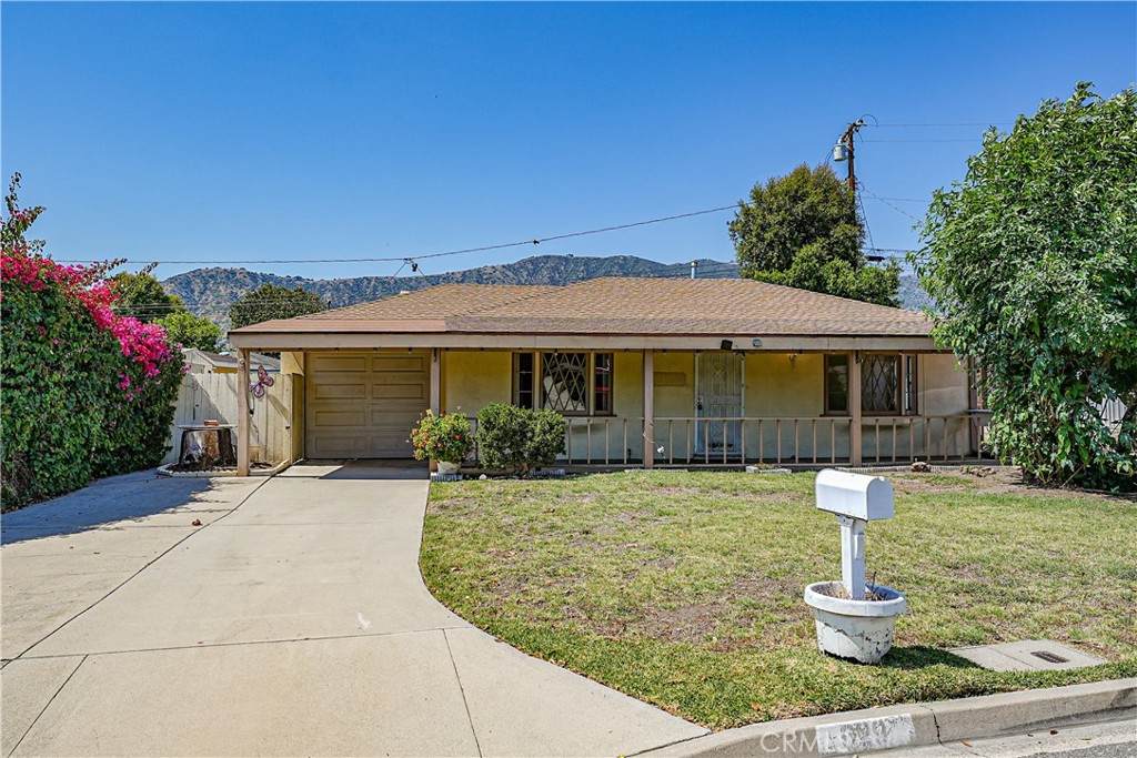 629 Leeside Street - Photo 1