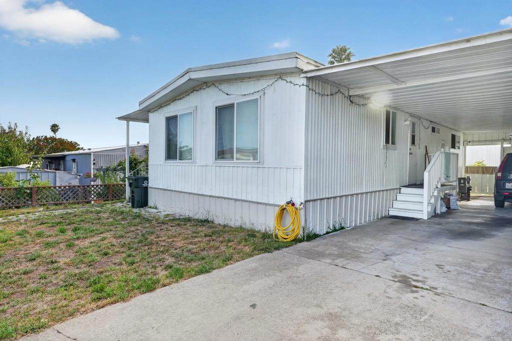 255 E Bolivar - Photo 1