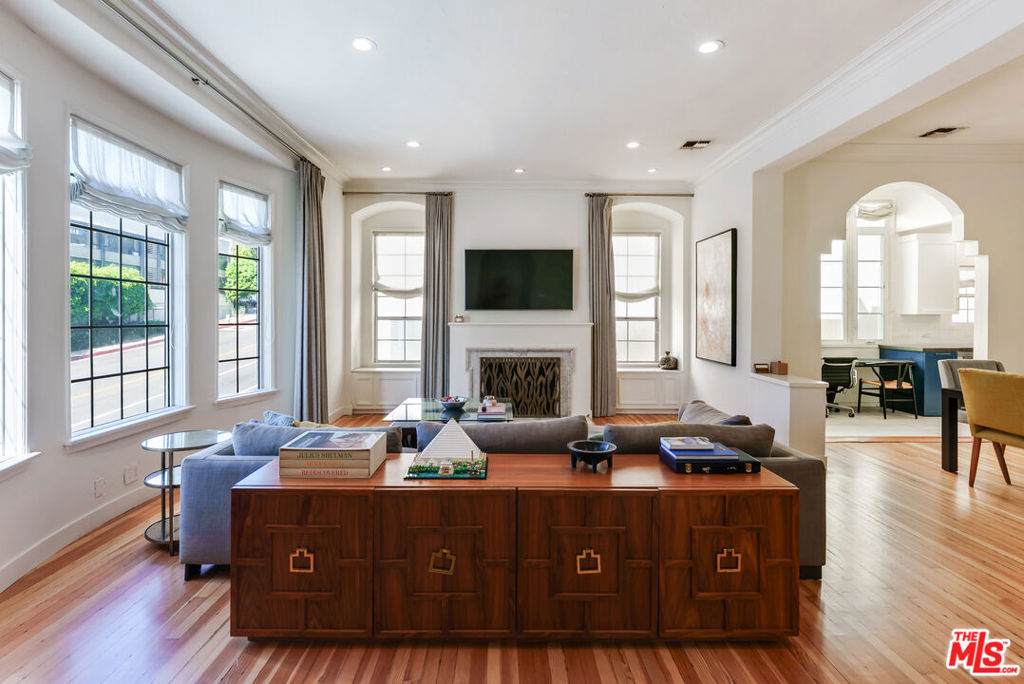1014 Doheny Drive - Photo 1