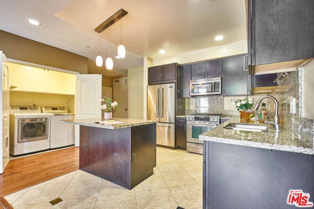 401 Serrano Avenue - Photo 1