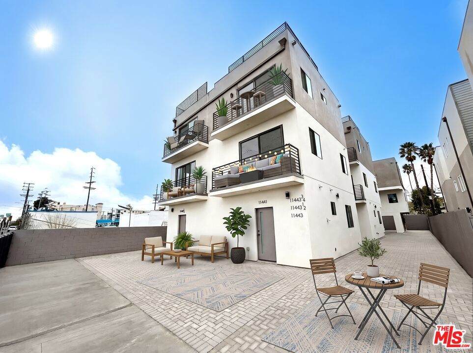 11443 1/2 Hatteras Street - Photo 1