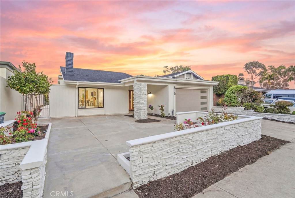 610 Calle Vicente - Photo 1