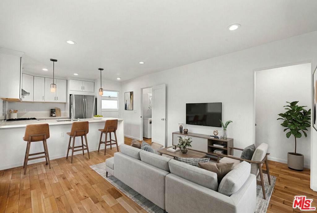 838 Hilldale - Photo 1