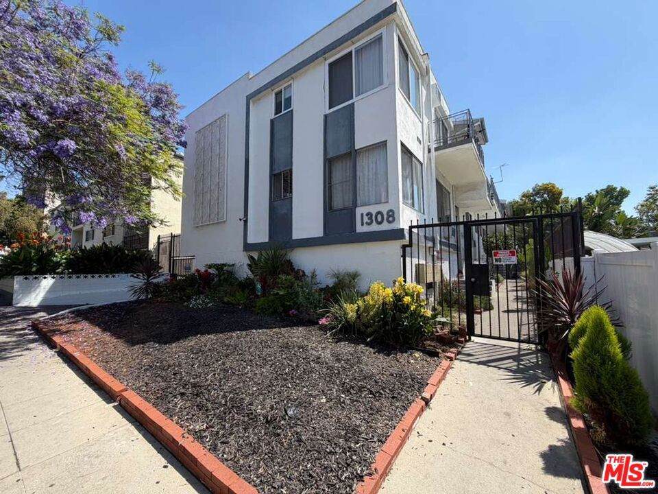 1308 Poinsettia Place - Photo 1