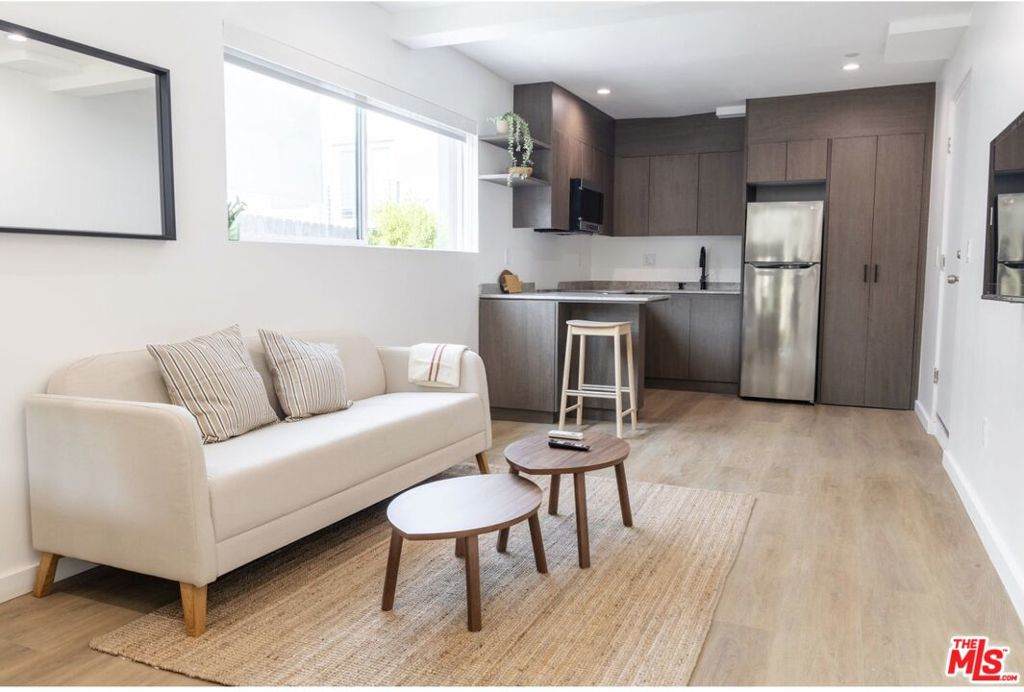 923 Mariposa Avenue - Photo 1