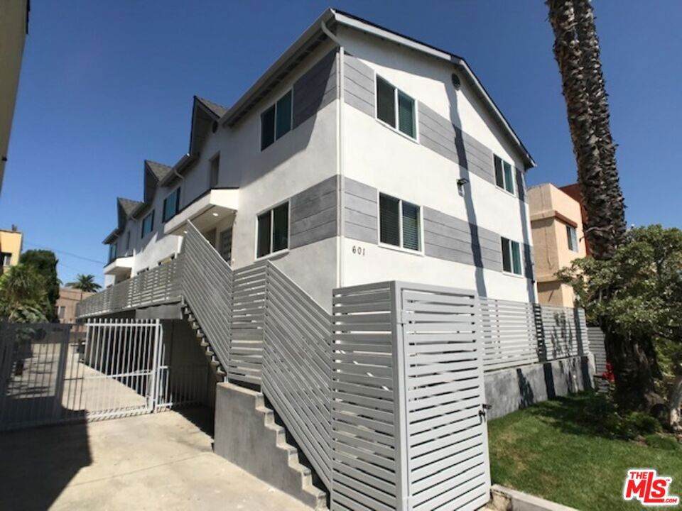 601 Normandie Avenue - Photo 1