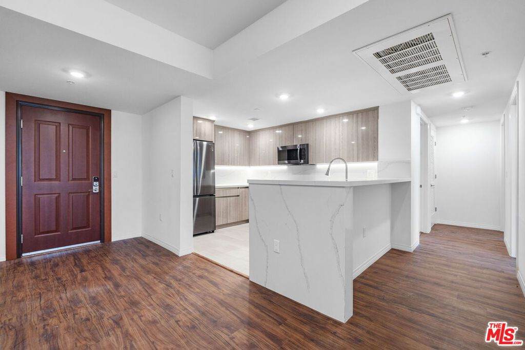 5245 Santa Monica Boulevard - Photo 1