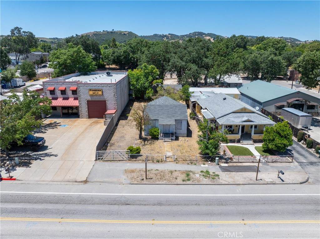 1615 Riverside - Photo 1