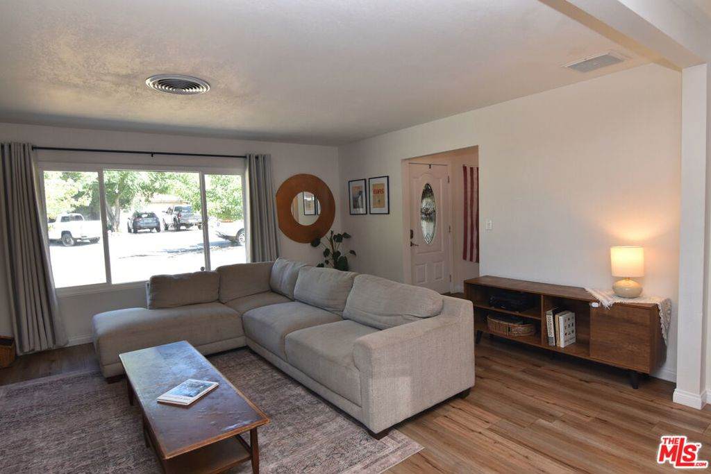 https://bt-photos.global.ssl.fastly.net/socal/orig_boomver_1_439786800-2.jpg