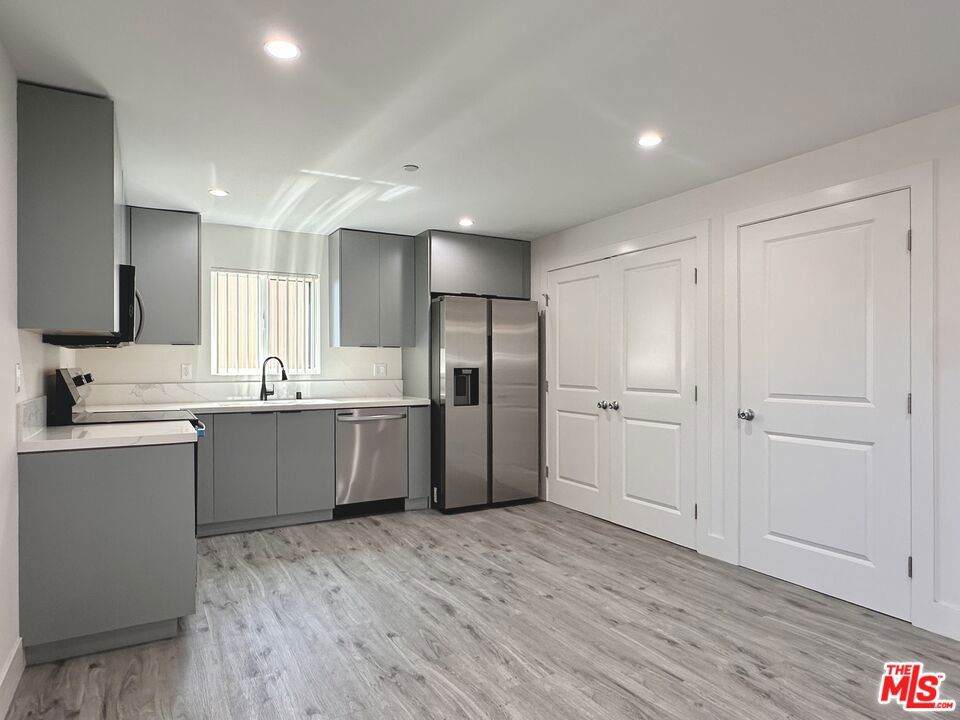 11512 Oxford Avenue - Photo 1
