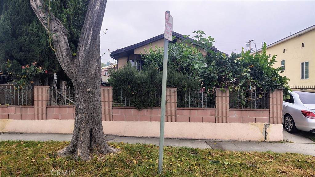 4225 Folsom - Photo 1