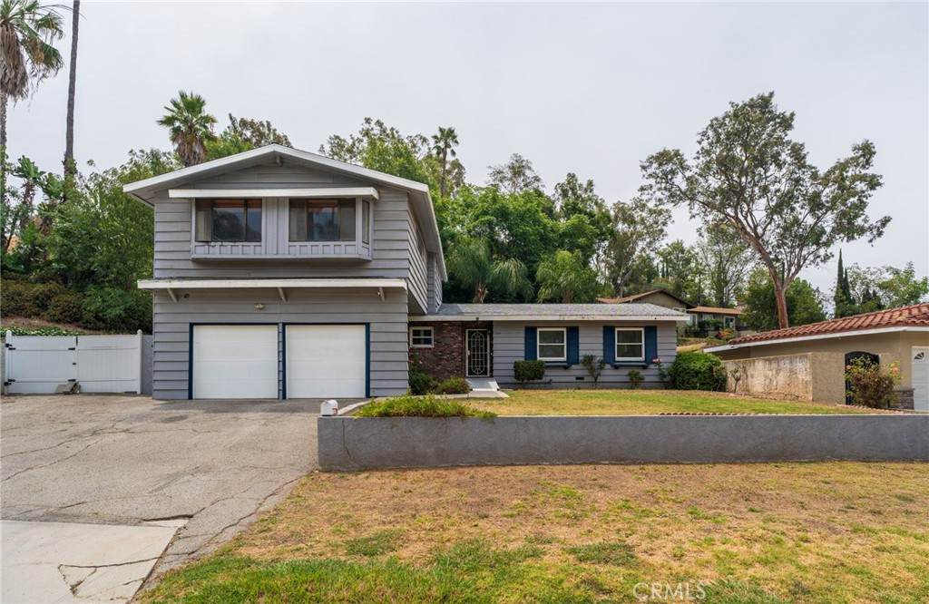 1324 Maplegrove - Photo 1