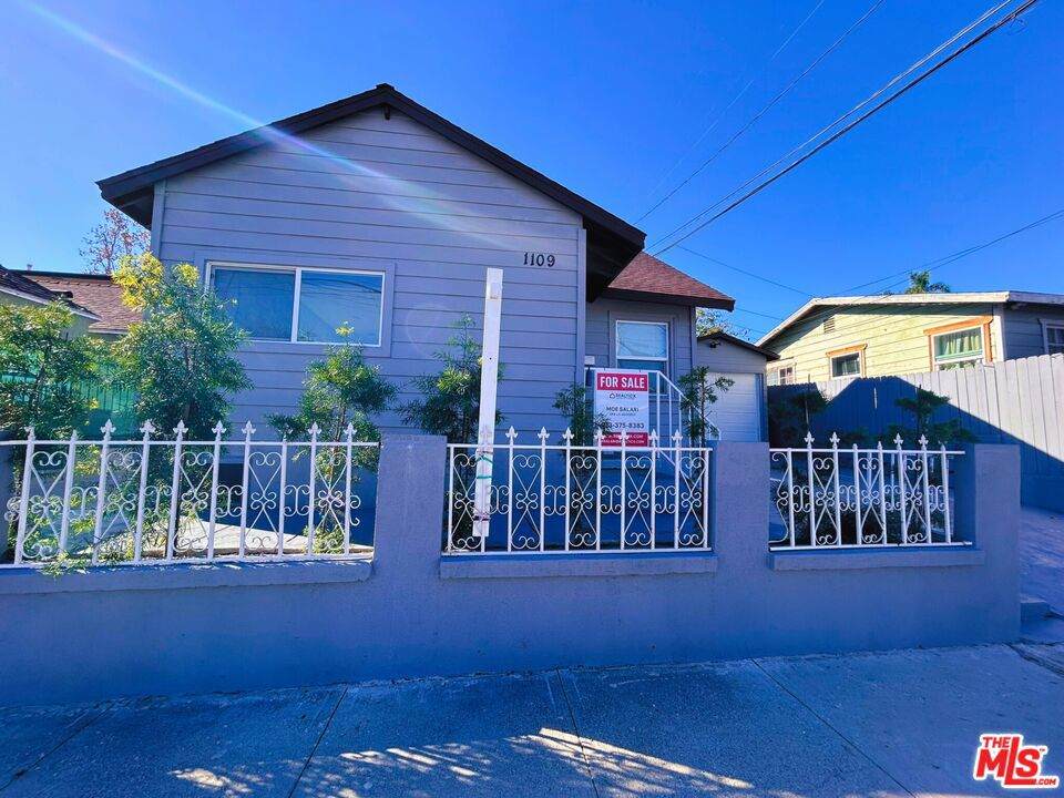 1109 Chester Avenue - Photo 1