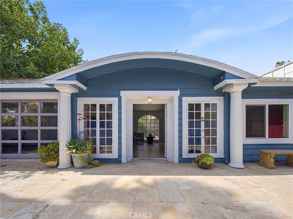 837 Venice Blvd - Photo 1