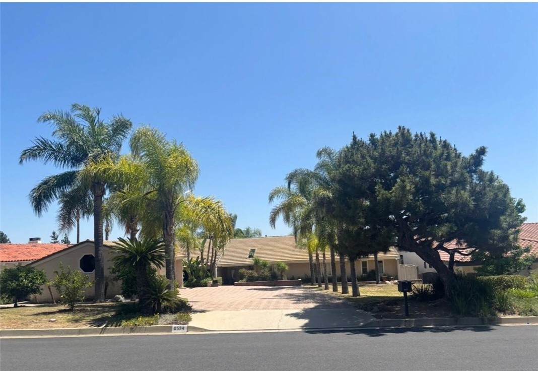 2534 Vista - Photo 1