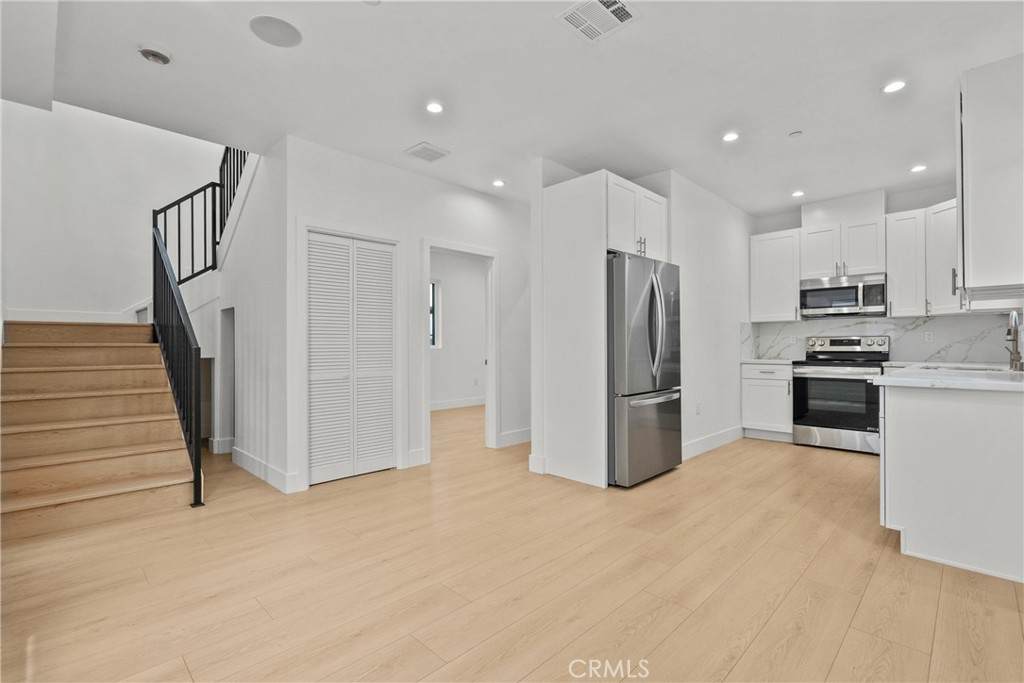 326 Leslie Way - Photo 1