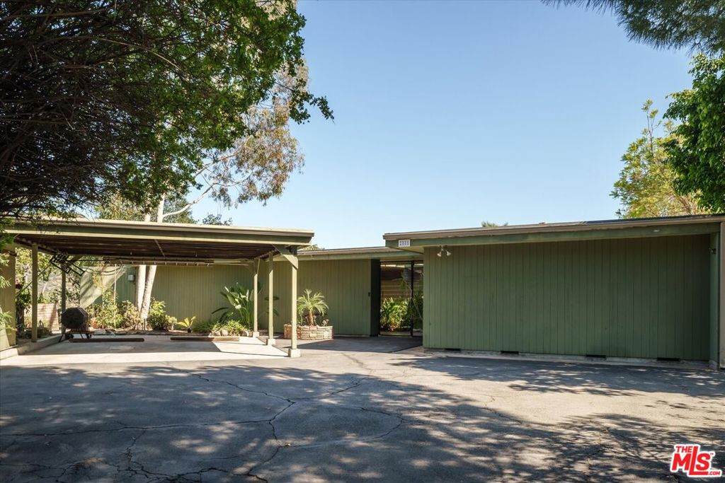 2885 Edgewick Road - Photo 1