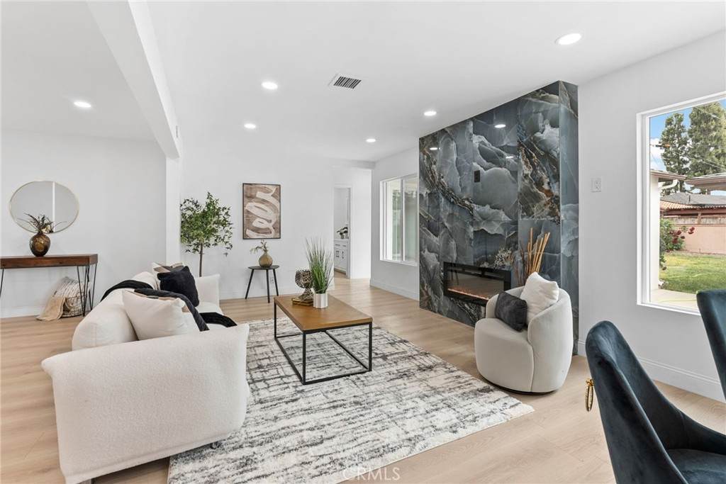 9246 Manzanar - Photo 1
