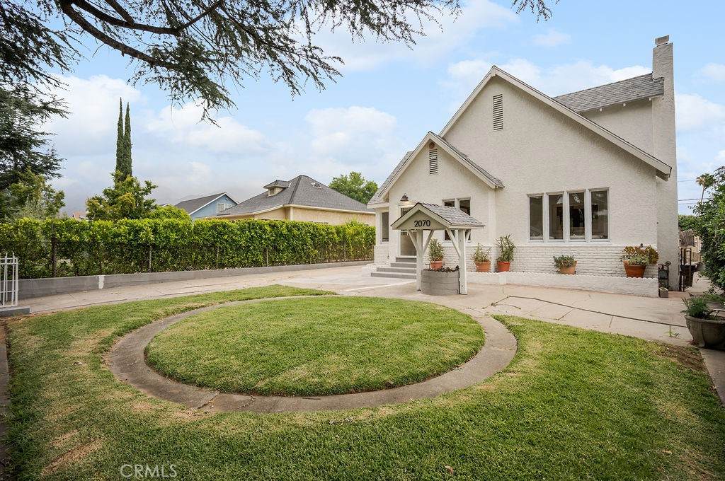 2070 El Sereno - Photo 1