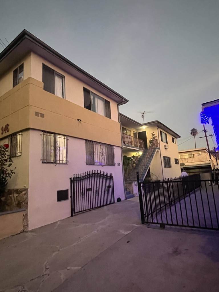 946 Kingsley Drive - Photo 1