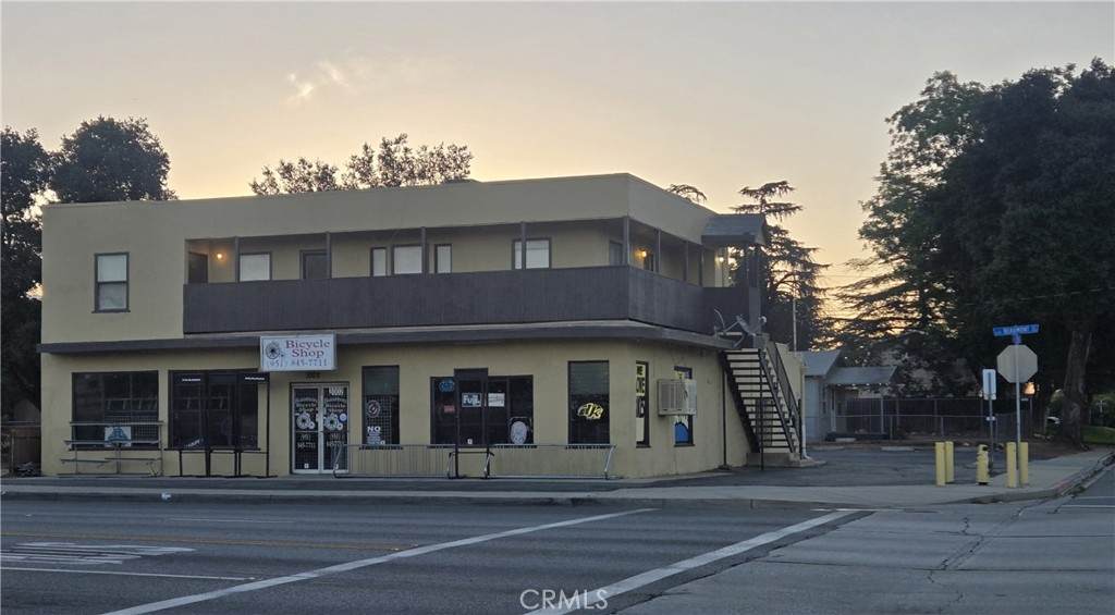 1002 Beaumont - Photo 1