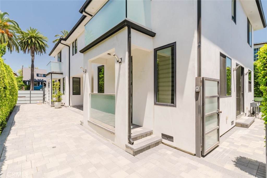 4418 1/2 Kingswell Avenue - Photo 1