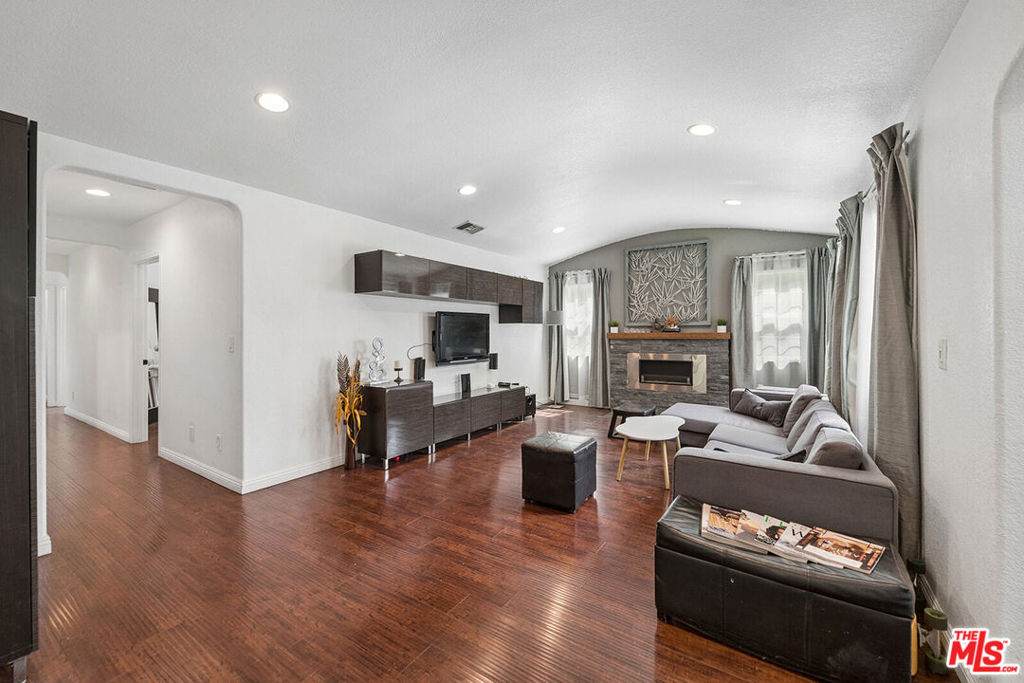 https://bt-photos.global.ssl.fastly.net/socal/orig_boomver_1_440923877-3.jpg