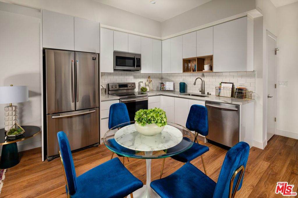 269 Mariposa Avenue - Photo 1