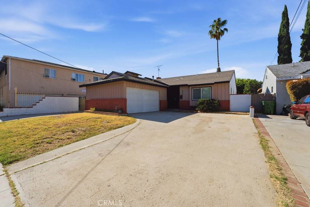 10943 Kittridge Street - Photo 1