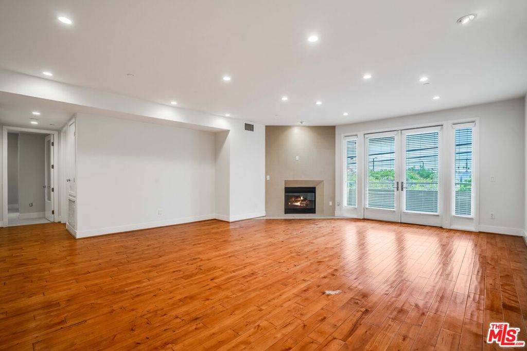 1517 Bentley Avenue - Photo 1