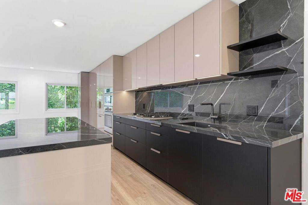 1233 Laurel Avenue - Photo 1