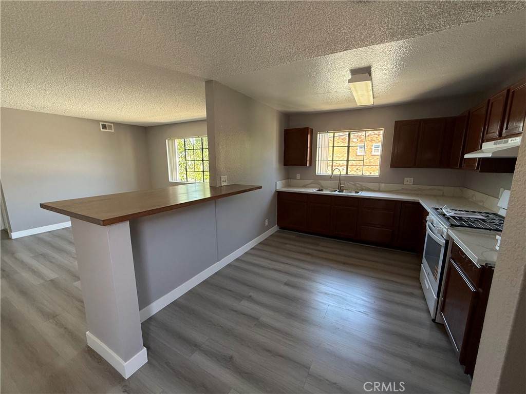 211 Magnolia - Photo 1