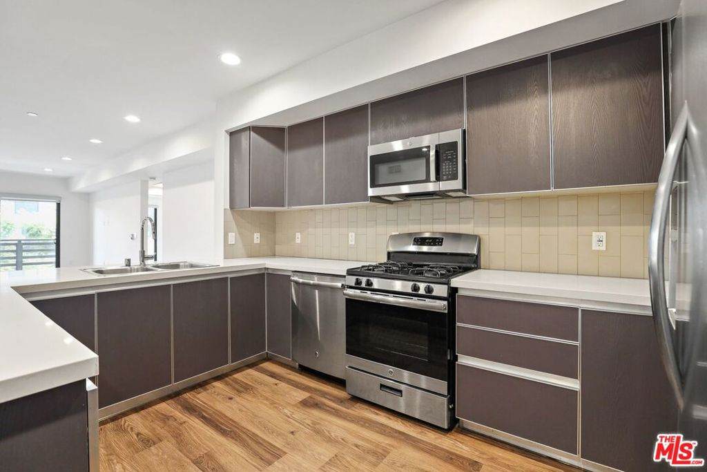 807 Hudson - Photo 1