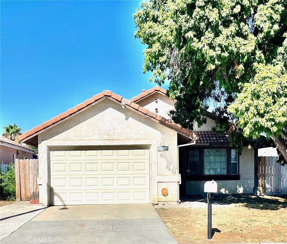 1005 Lilac Street - Photo 1