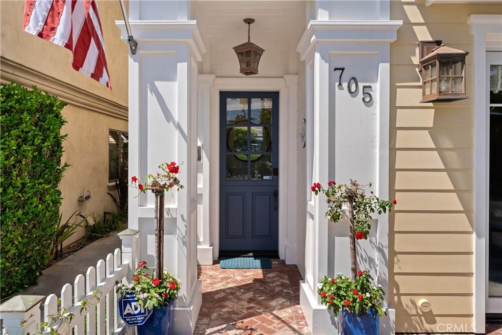 705 Goldenrod Avenue - Photo 1