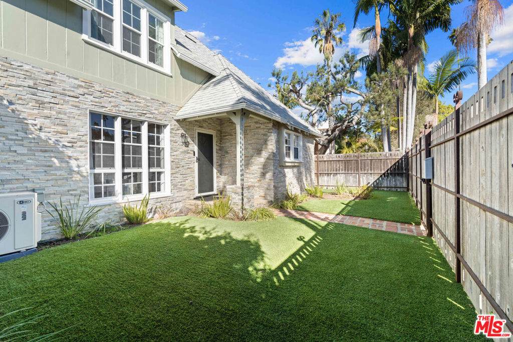819 Crestmoore Place - Photo 1