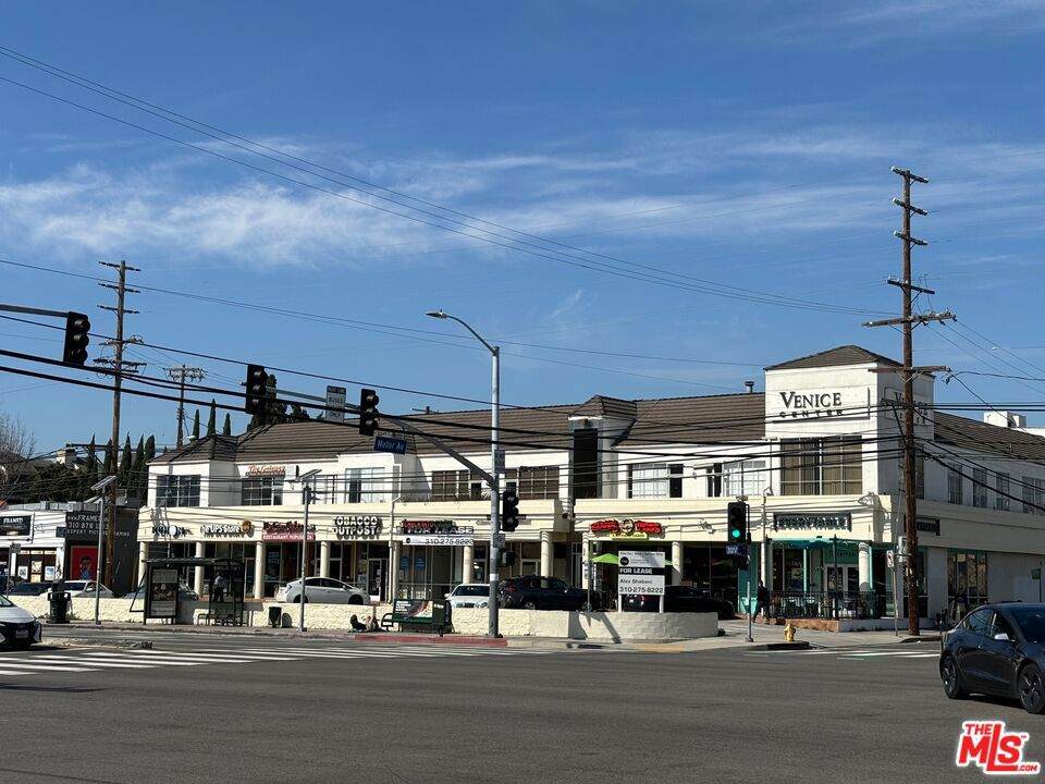 10419 Venice Boulevard - Photo 1