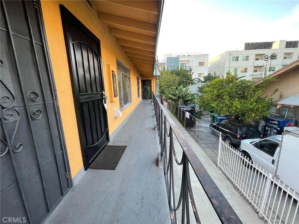 1433 Bronson Avenue - Photo 1