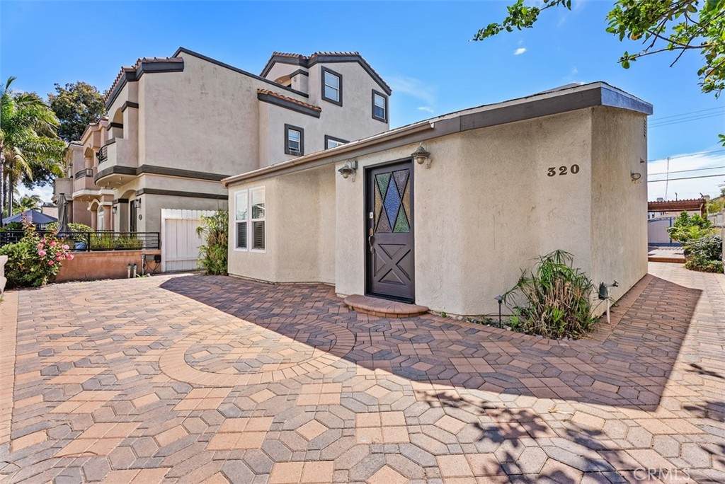 320 7th - Photo 1