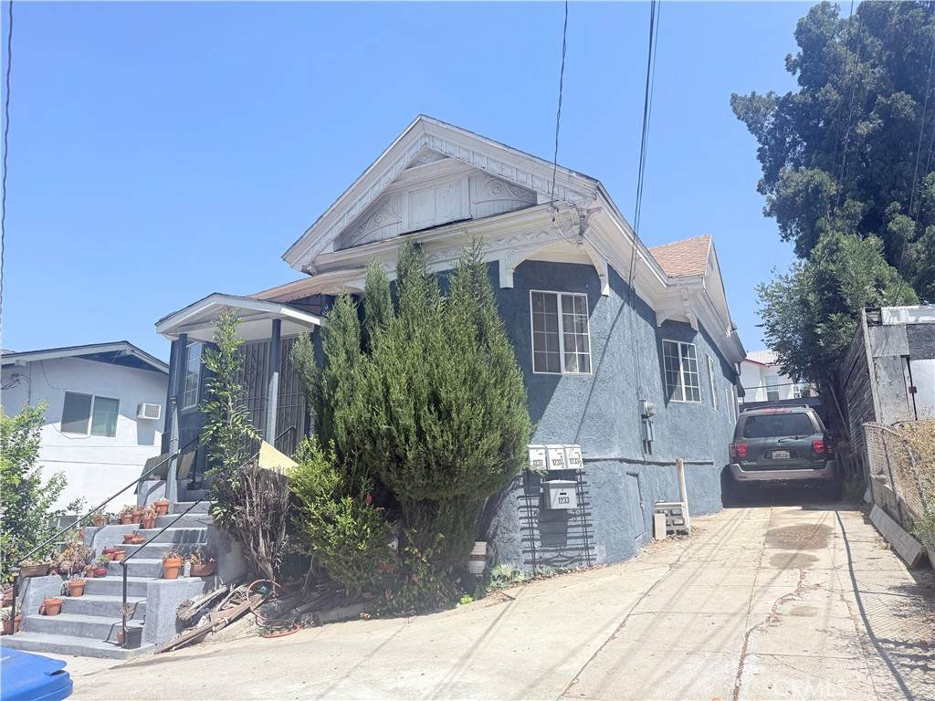 1231 Innes - Photo 1