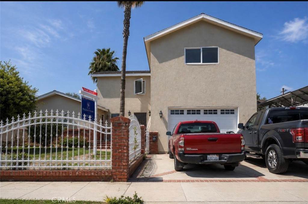 8412 Noble - Photo 1