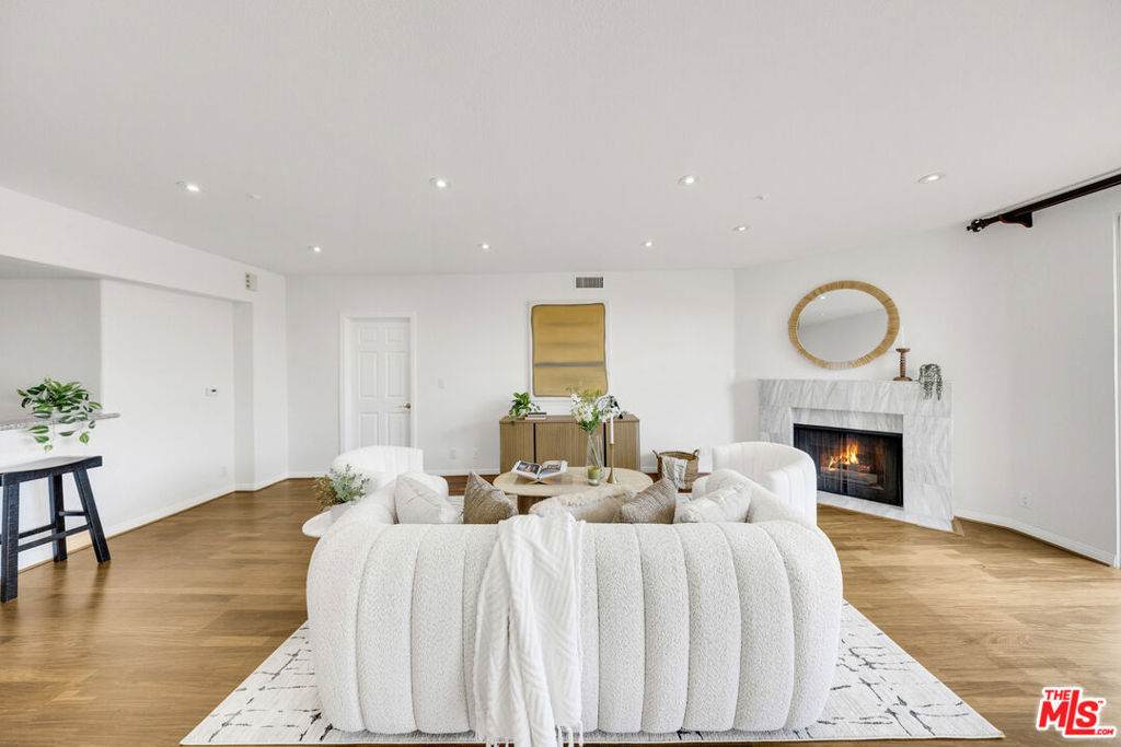 1872 Midvale Avenue - Photo 1