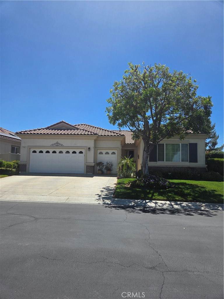 1704 Reyes - Photo 1