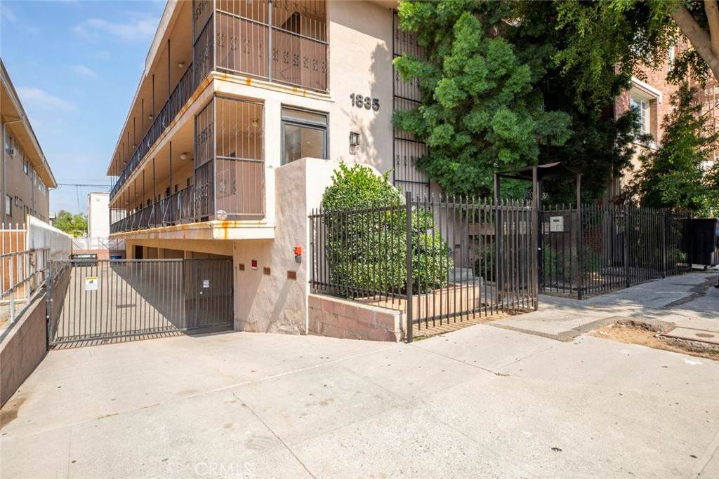 1835 Alexandria Boulevard - Photo 1