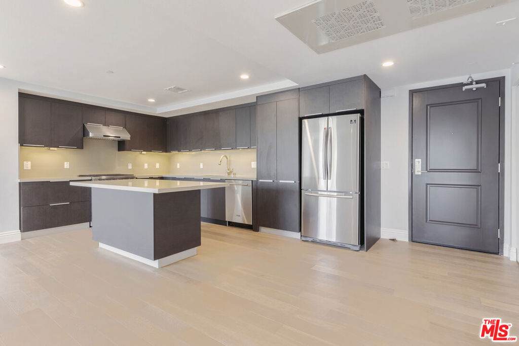 2939 Leeward Avenue - Photo 1