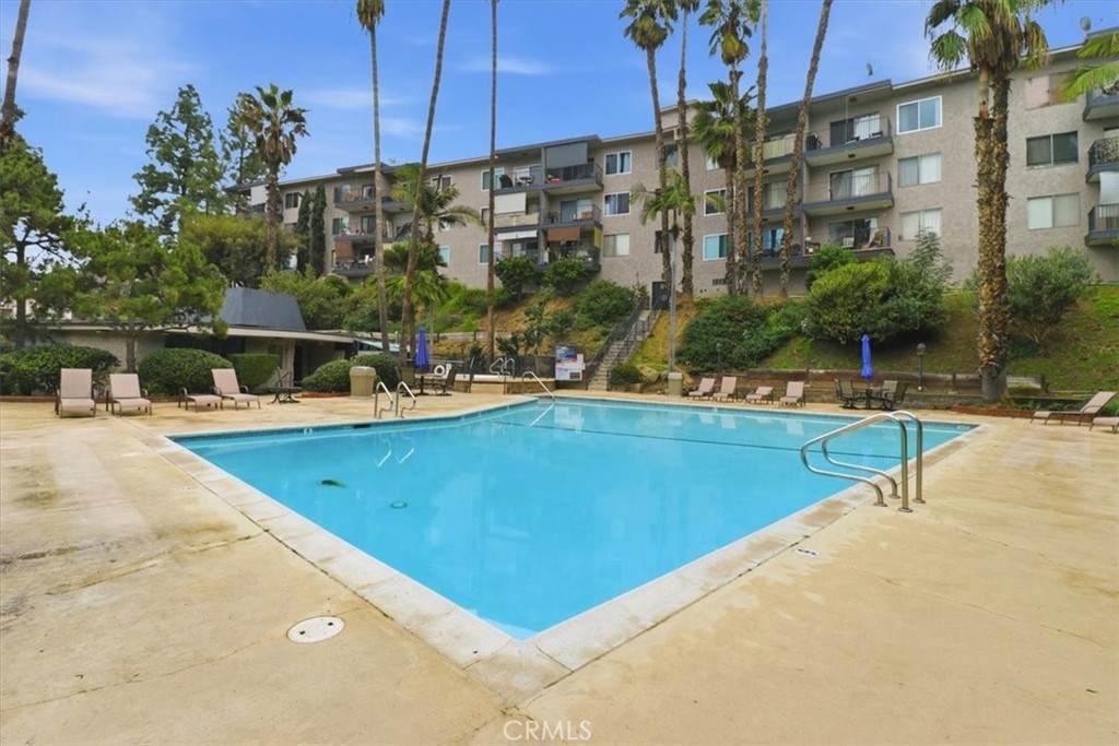 1517 E Garfield Ave - Photo 1