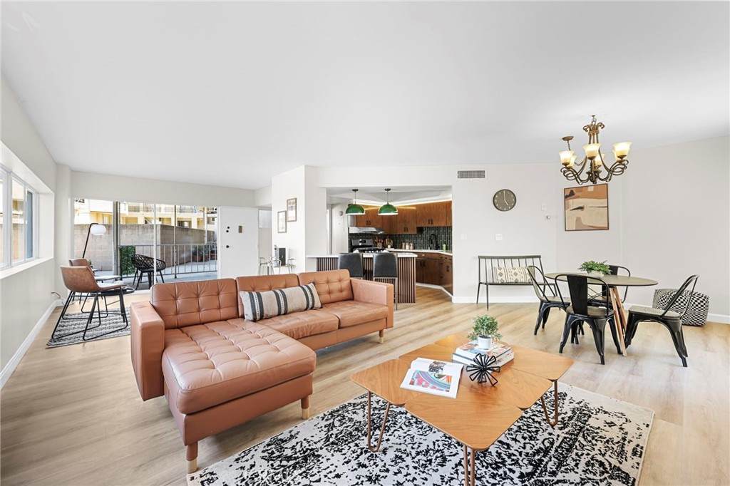 1323 Spurgeon - Photo 1