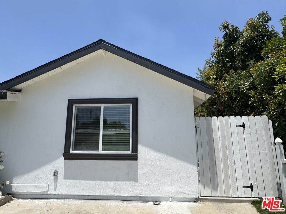 19459 Keswick Street - Photo 1